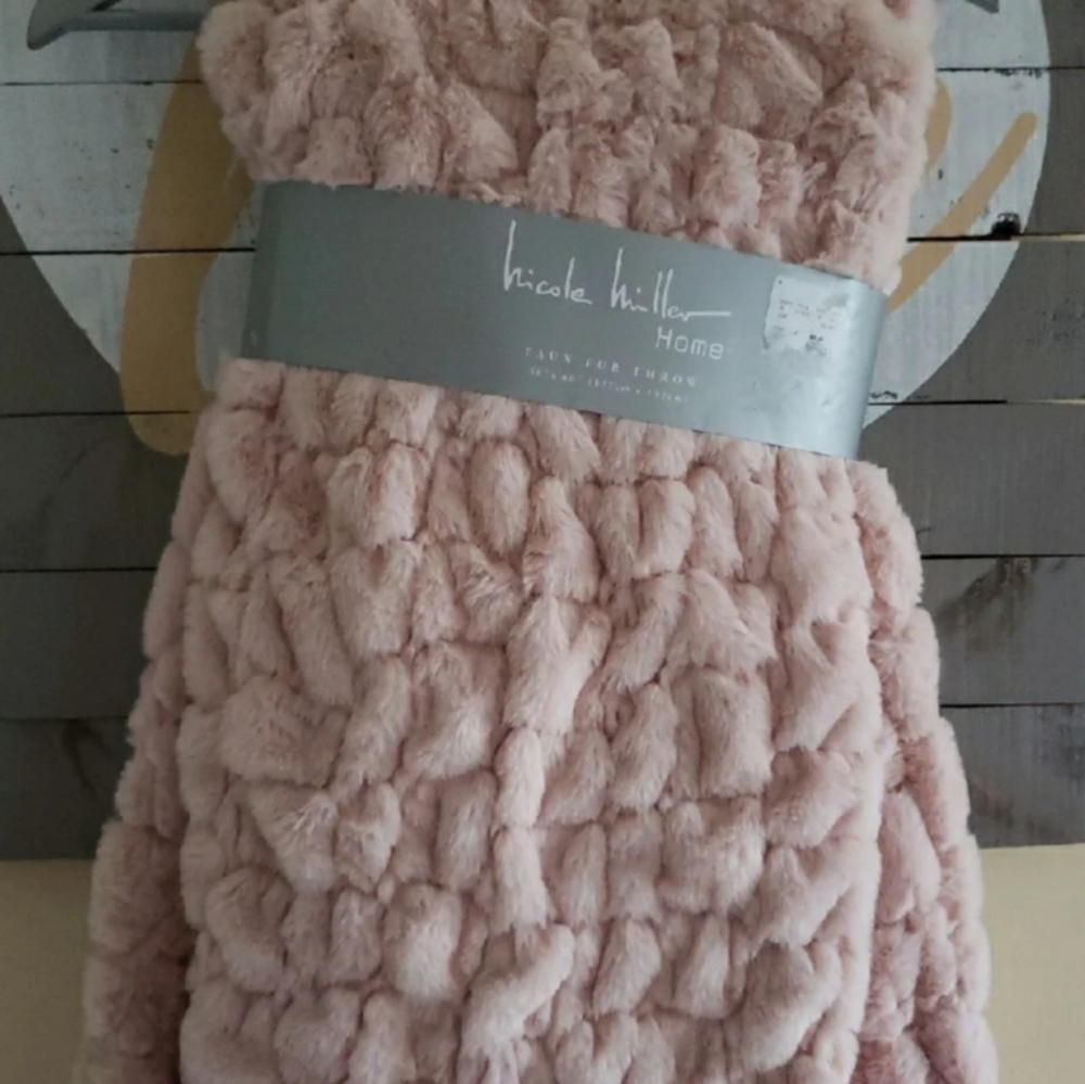 Nicole Miller Faux Fur and Fleece pink blanket